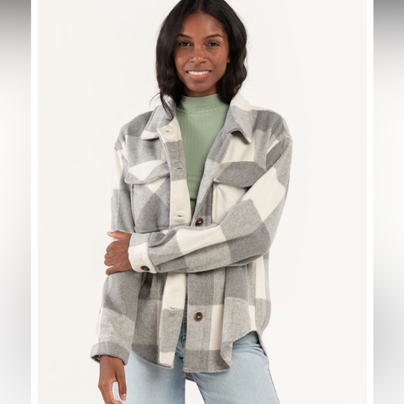 NWOT LOVE TREE Buffalo Plaid Women’s Shacket NEW Size Large Super Soft Comfy - Picture 2 of 13